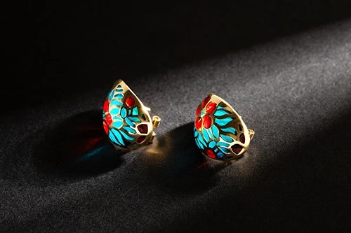 Jisa Gallery Advertising Photography and Jewelry photography | Hossein Donyadideh